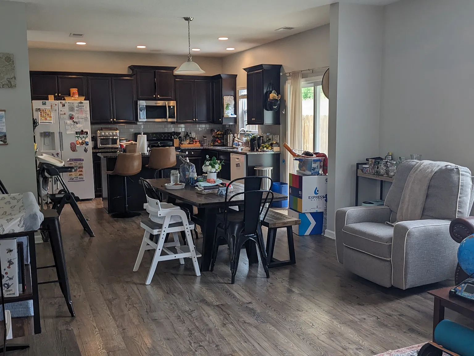 4 bed, 2231 sqft, $2,700 — Photo 4