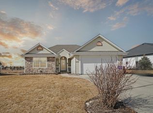 1331 Glacier Ct, Hartford, WI 53027