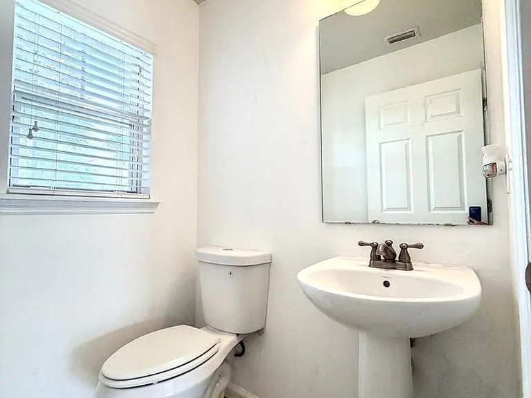 104 Crete Ct — Photo 11