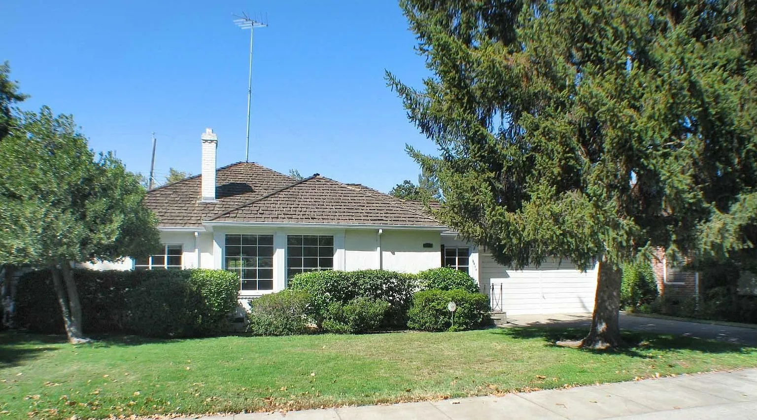 2906 Marty Way photo 1
