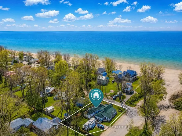 2 Beach Ave, Norfolk County, ON N0E 1M0