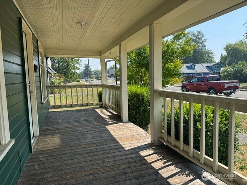 3rd image of 538 SW Chehalis Avenue