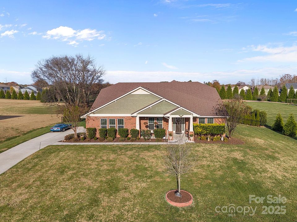 1st image of 317 Candella Dr