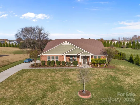 317 Candella Dr, Matthews, NC 28104