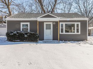 1402 Hollycrest Dr, Champaign, IL
