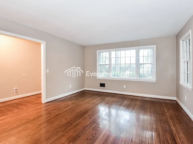 1501 Romain Dr — Photo 7
