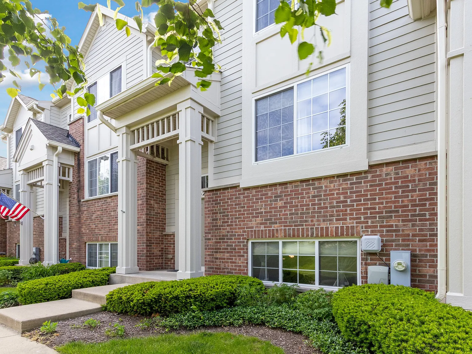 2 bed, 2.5 bath, 1734 sqft, $2,475 — Photo 3