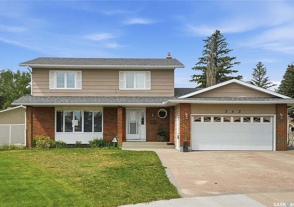 1st image of 242 Auld CRESCENT