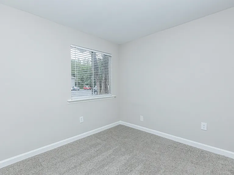 Meadowbrook Apartments — Photo 35