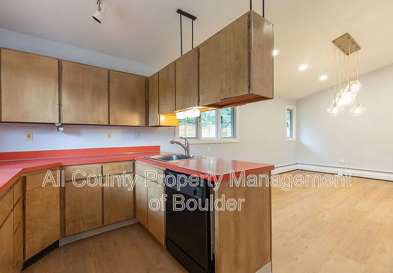 2220 Norwood Ave — Photo 12