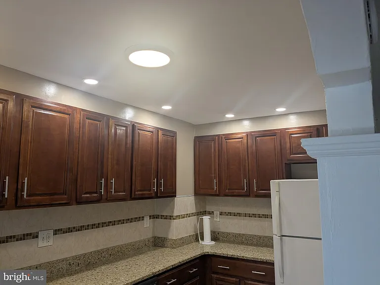 963 E Godfrey Ave — Photo 6