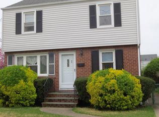 425 Emory Rd, Mineola, NY 11501