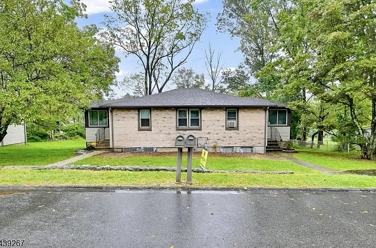 14 Sharon Ct — Photo 1