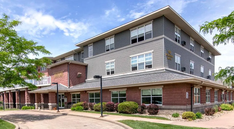 901 Dominion Dr #201