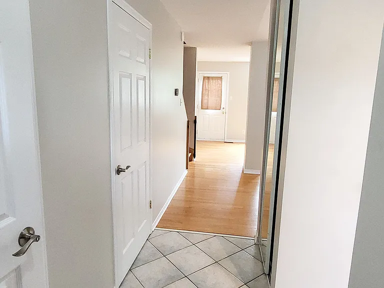 249 Teal Cres — Photo 7