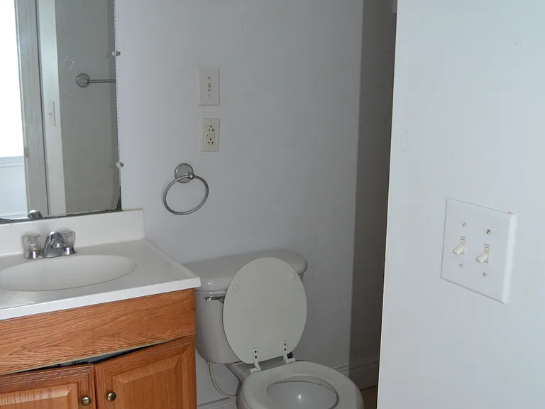 907 Bowe St #B — Photo 6