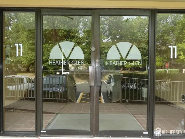 1109 Stoneridge Cir, Helmetta, NJ 08828