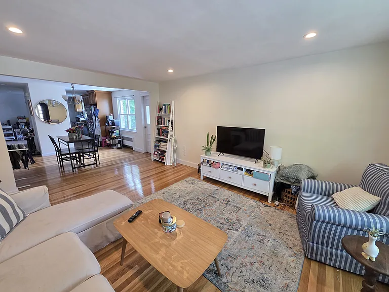 12-14 Louise Rd — Photo 3