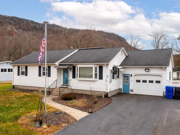 8 David Richardson Cir, Easthampton, MA 01027