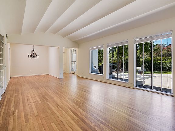 3rd image of 1703 Woodlawn Blvd