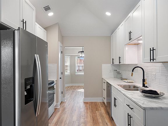 3rd image of 1002 Quail Hollow Dr