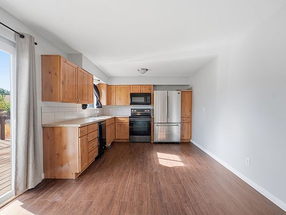 3rd image of 755 N Barlow St