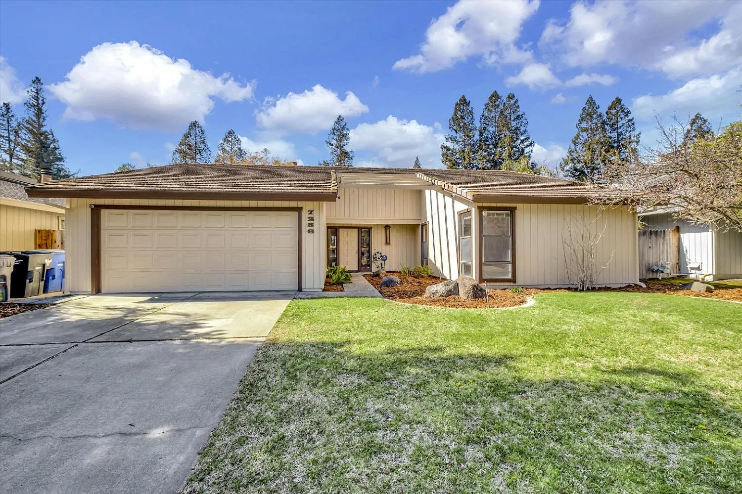 7256 Bayview Way photo 1