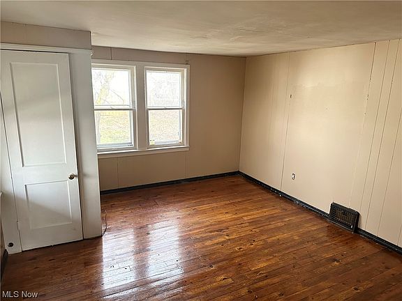 3rd image of 19031 Pasnow Ave