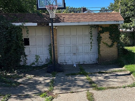 3rd image of 3292 W 128th St