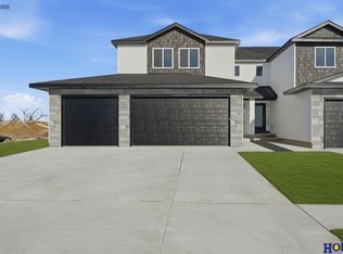8921 Peregrine Rd, Lincoln, NE 68505