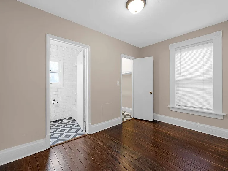 113-115 W Park Ave #113 — Photo 16