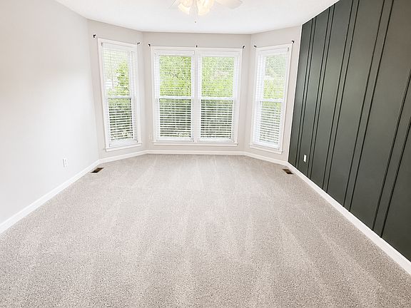 4th image of 233 Conrad Cir
