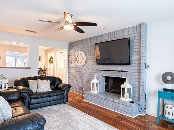 2nd image of 2405 Lazy Lake Dr