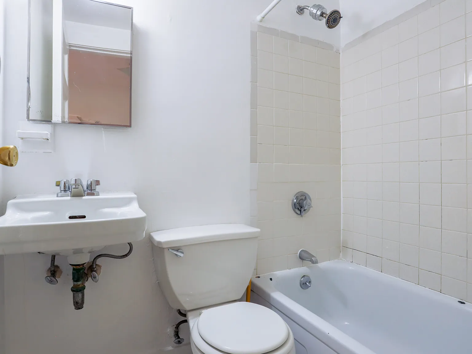 Studio, 400 sqft, $2,600 — Photo 4