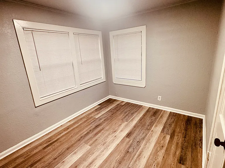 2040 E Woodrow St — Photo 11