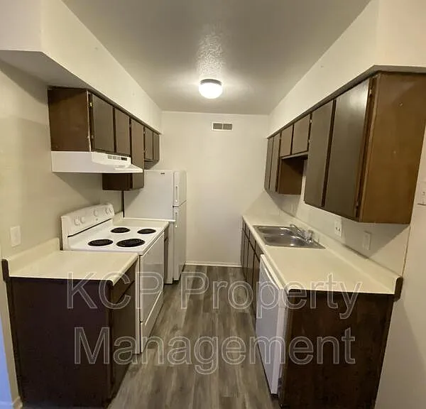 340 W Dogwood St #3 — Photo 3