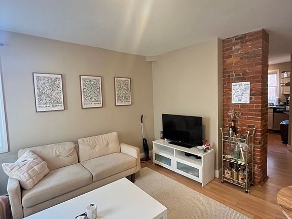 2nd image of 317 Silver St APT 2