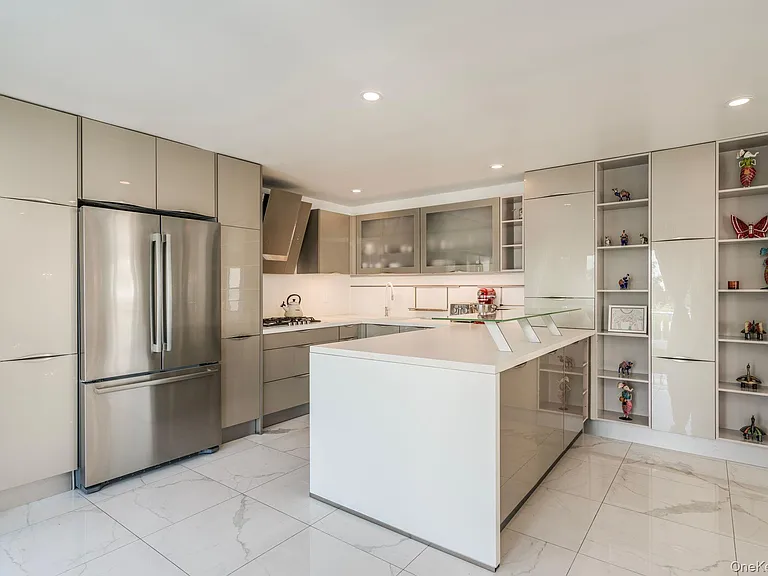 10 Beach Hill Dr — Photo 17