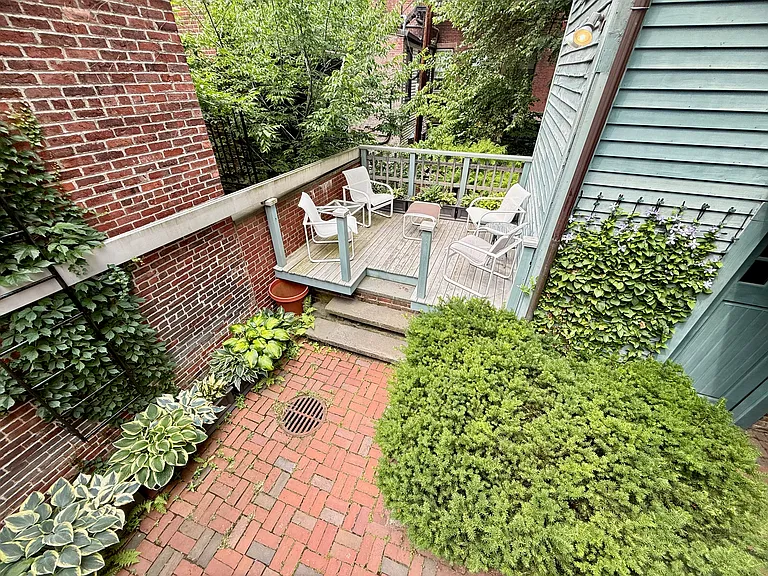 136 Myrtle St — Photo 12