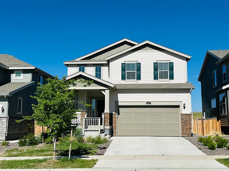 2472 Crescent Cir — Photo 1
