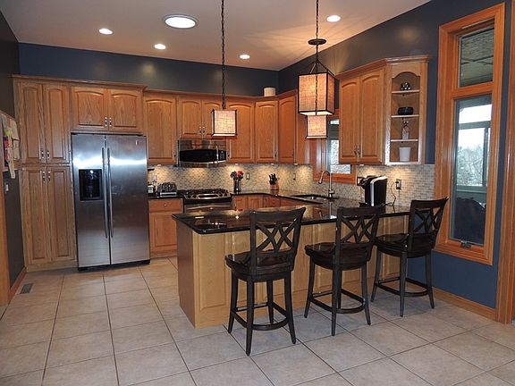 4th image of 511 Applewood Dr
