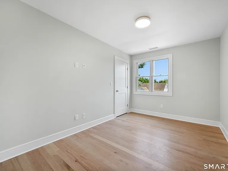 115 E Elm St — Photo 15