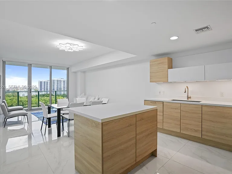 16385 NE Biscayne Blvd #1402 — Photo 4