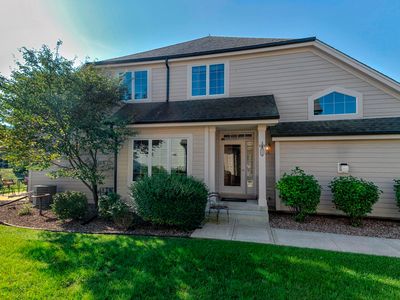 421 Meadowdale Dr, Waukesha, WI, 53188