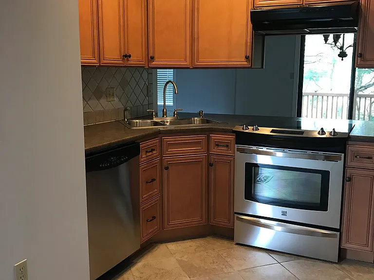 1130 Valleyview Dr — Photo 11