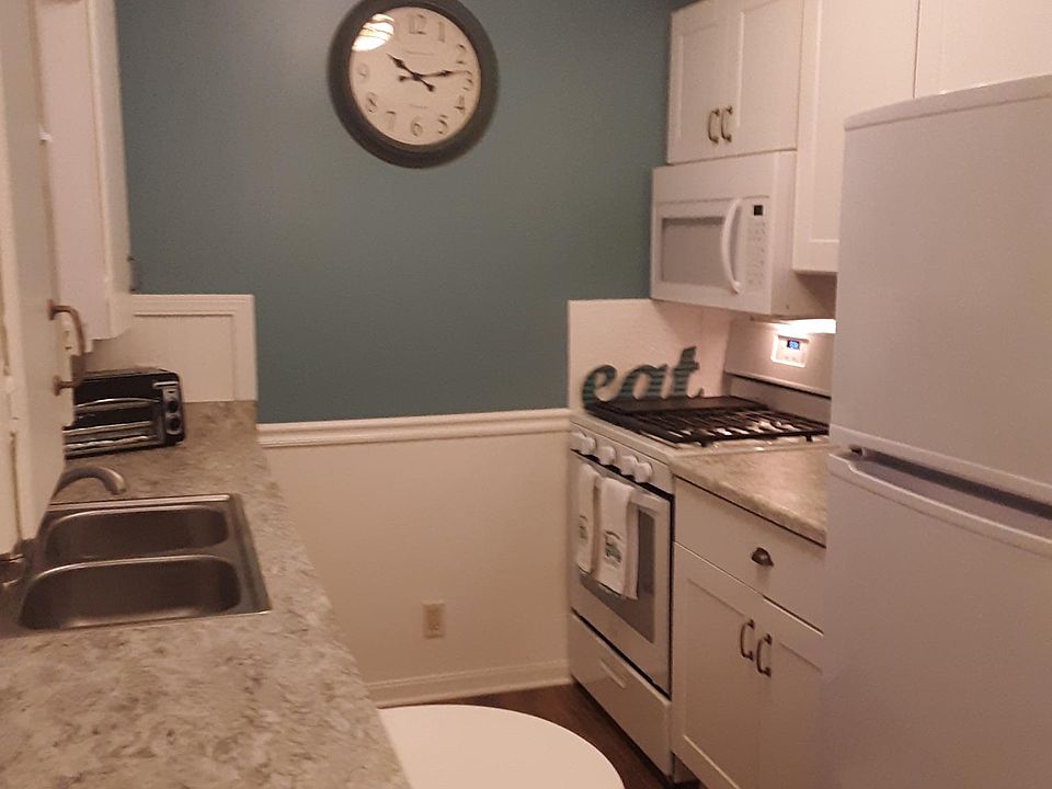 Brand new kitchen w/new appliances