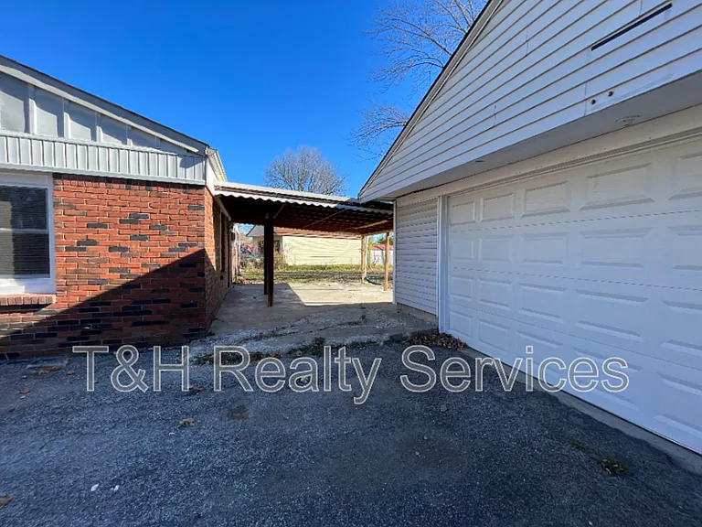 3611 Chateau Ln — Photo 16