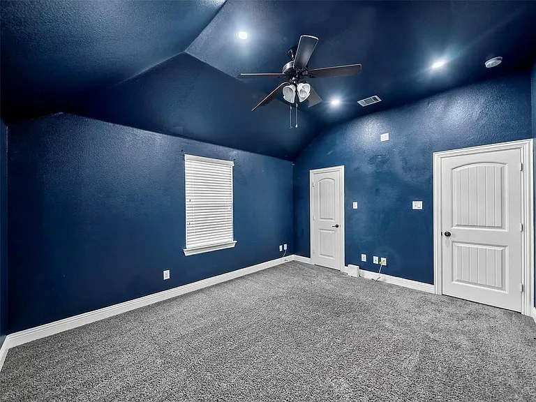 604 Darby Ln — Photo 36