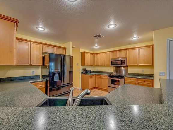 4th image of 1027 SE 5th Pl
