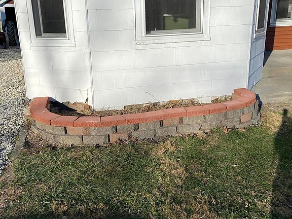 5th image of 405 E Benton St
